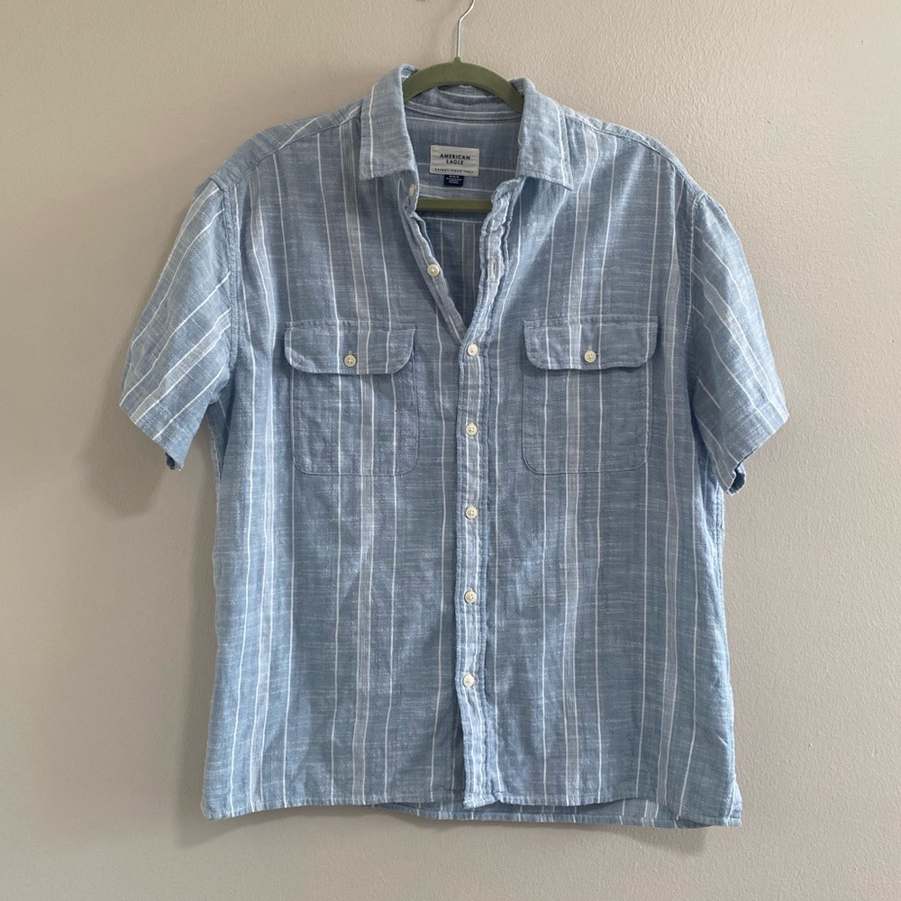 American Eagle Men’s Blue and White Stripe Button Down Shirt Size Medium